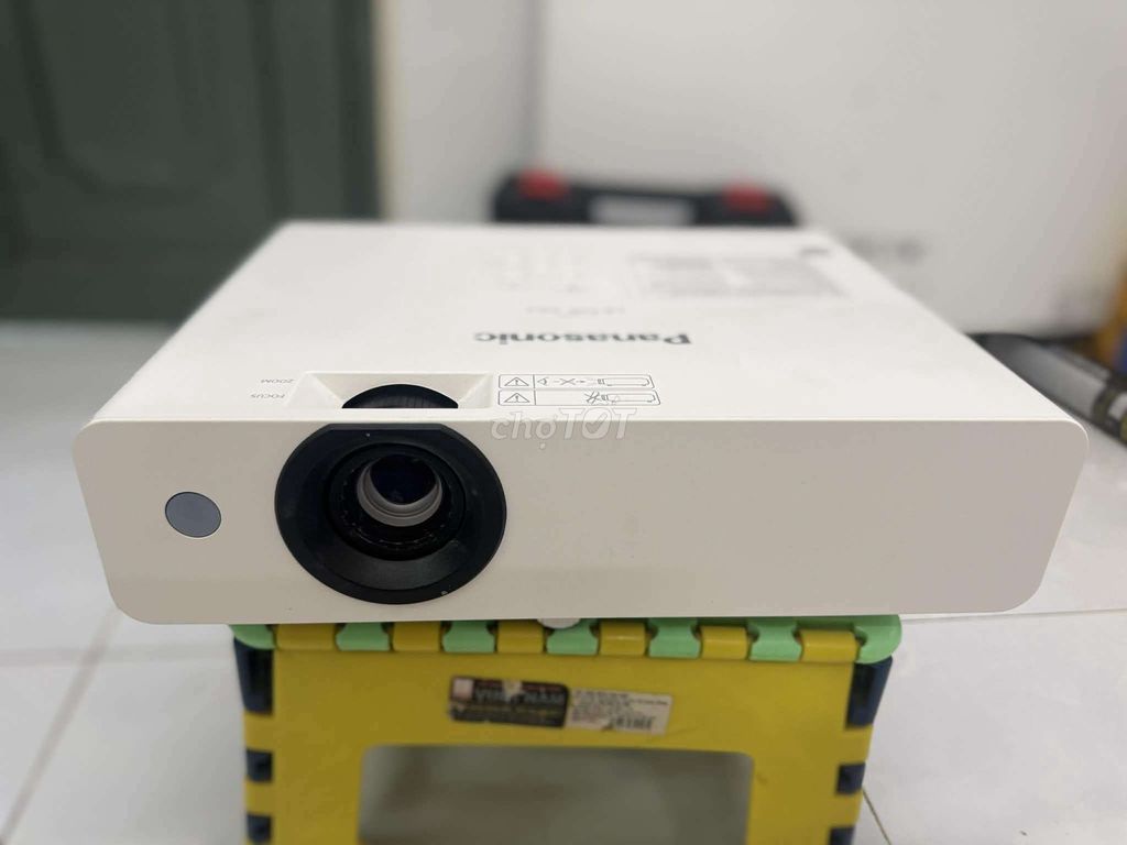 Máy chiếu Panasonic PT-LB425 thanh lý nhanh. Mua bán Đồ dùng văn phòng tại Quận 12 Tp Hồ Chí Minh được đăng bởi Thiện Min hình 1