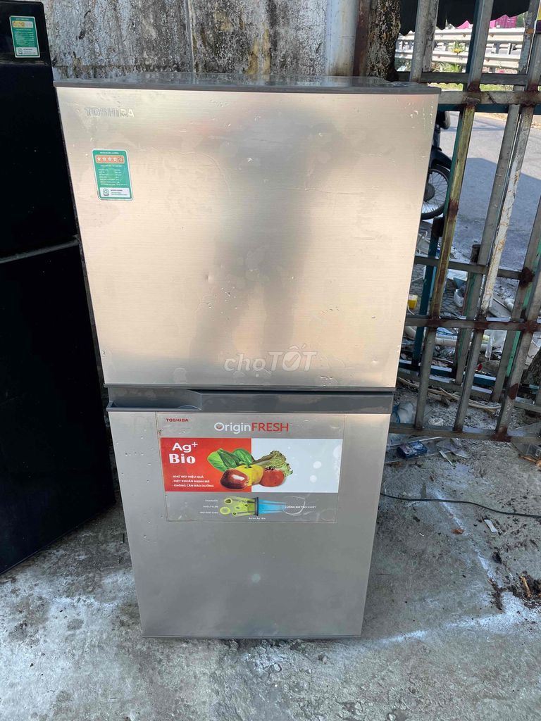 Tủ lạnh Toshiba Inverter 180L Bạc 90%. Mua bán Tủ lạnh tại Quận Cẩm Lệ Đà Nẵng được đăng bởi Nghĩa hình 1