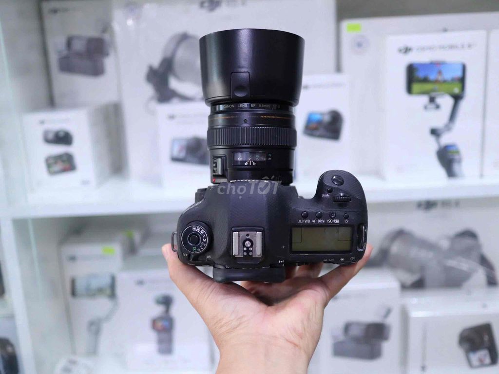 Canon 5D Mark III +lens 85f1.8USM. Mua bán Máy ảnh, Máy quay tại Thành phố Thủ Dầu Một Bình Dương được đăng bởi Chinh Lee hình 1