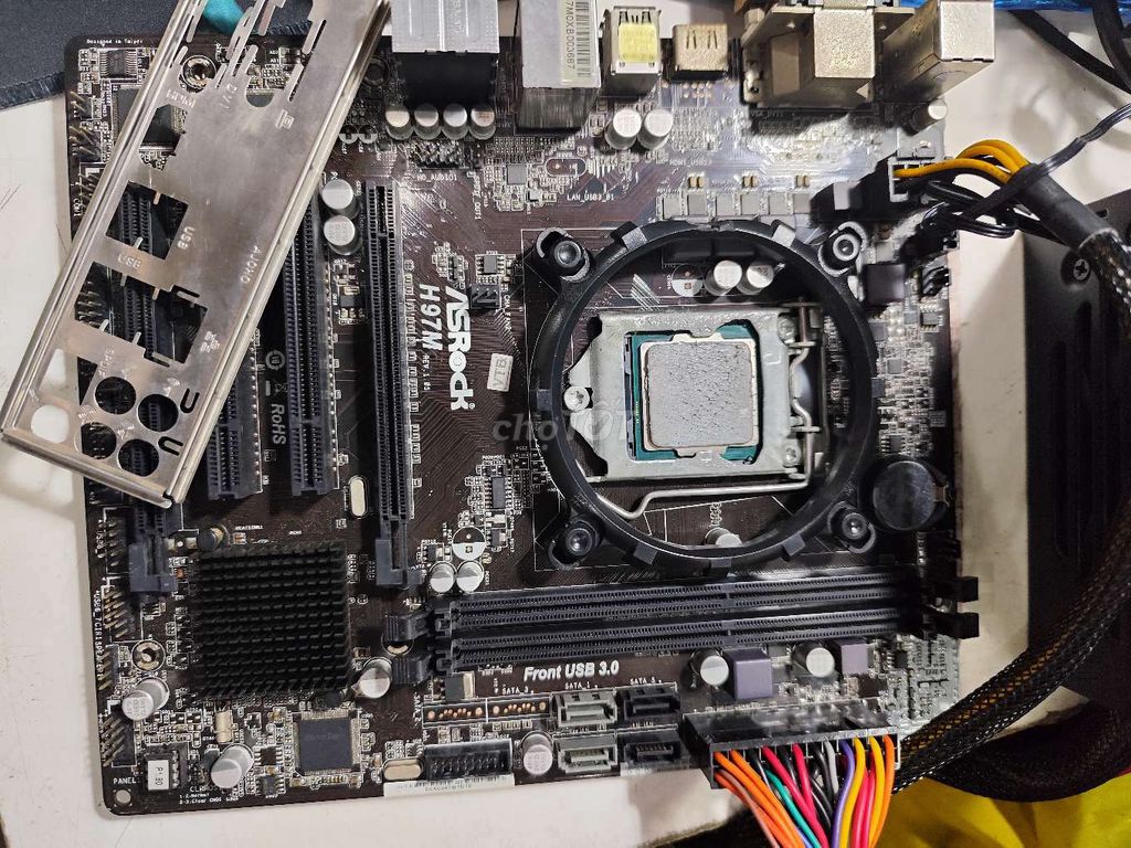 Main Asrock h97+ chip i3-4150 chạy ok như ảnh