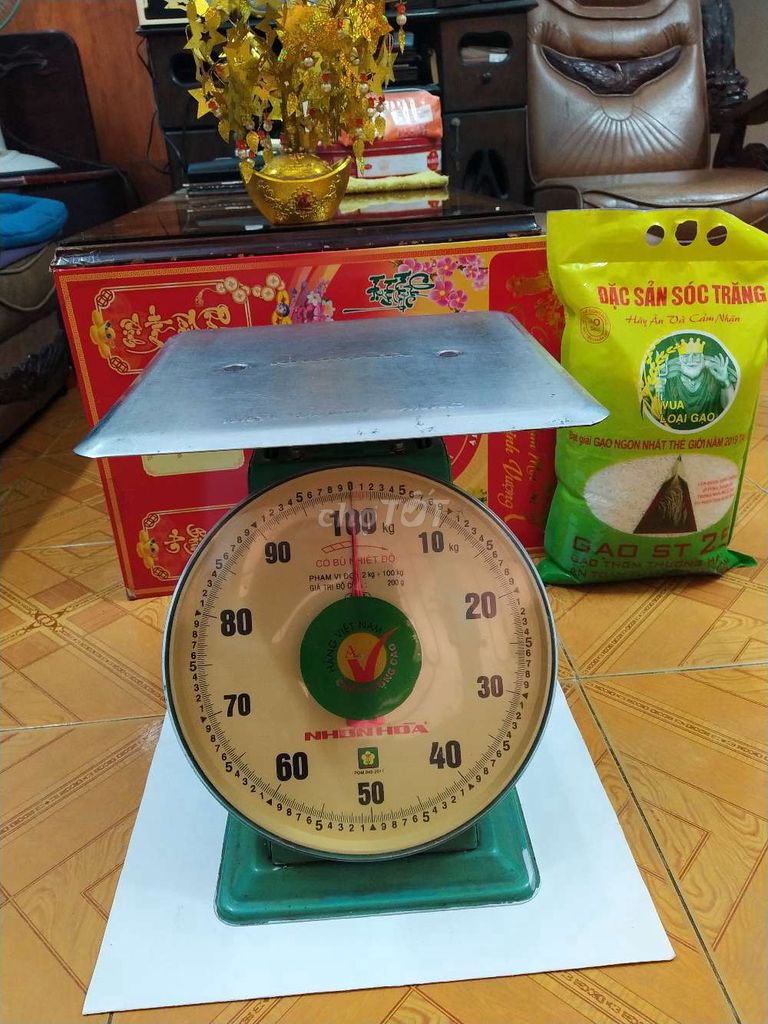 Cân 100kg NHƠN HÒA zin tốt đẹp, chính xác