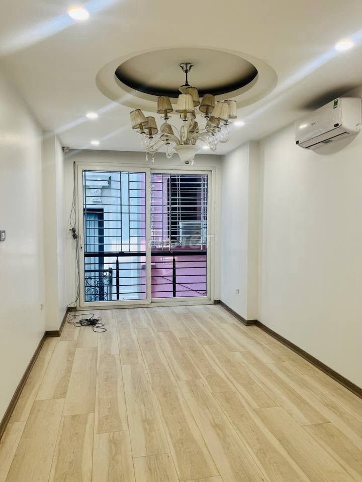 Bán nhà 7 tầng gần Hồ Giảng Võ, ô tô đỗ cửa, hơn 8 tỷ