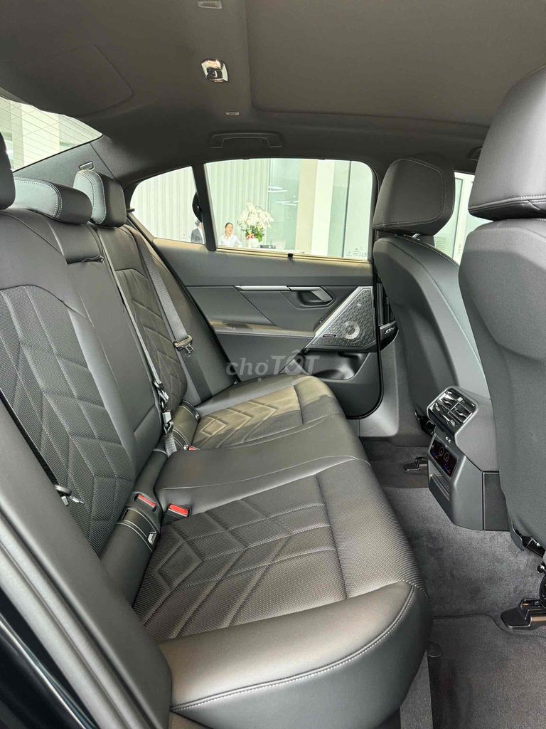 BMW 5 Series 530i M SPORT 2025. Mua bán Ô tô tại Quận Bình Tân Tp Hồ Chí Minh được đăng bởi Hồ Nhật Anh hình 8