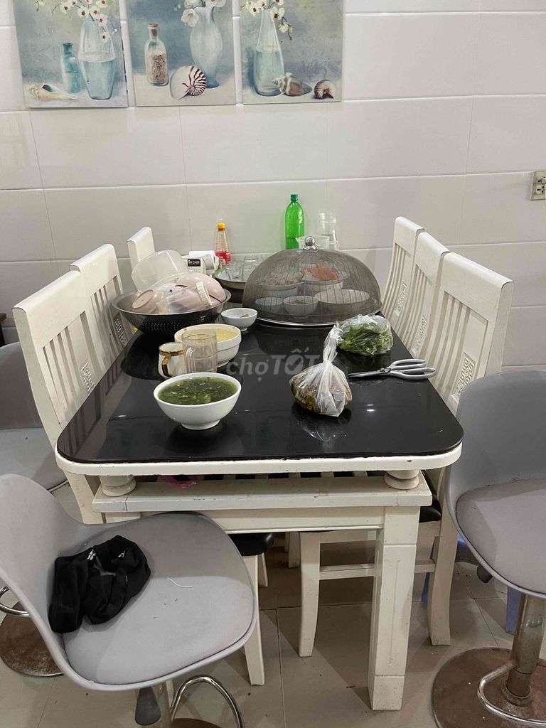 Bộ bàn ăn gỗ sồi Trắng, Đen. Mua bán Bàn ghế tại Quận Hồng Bàng Hải Phòng được đăng bởi Tran Phuong Linh hình 1