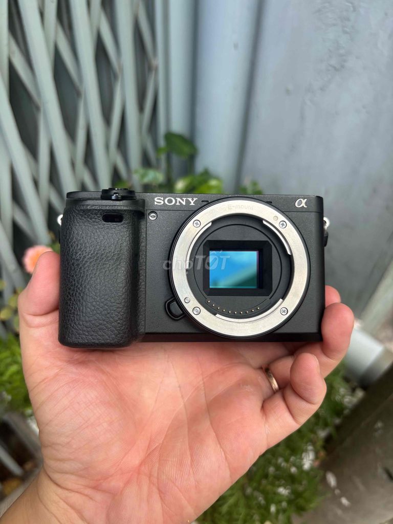 Máy ảnh Sony A6400 Đen 34000 shot 2 pin. Mua bán Máy ảnh, Máy quay tại Quận Phú Nhuận Tp Hồ Chí Minh được đăng bởi Lam Vy  hình 1