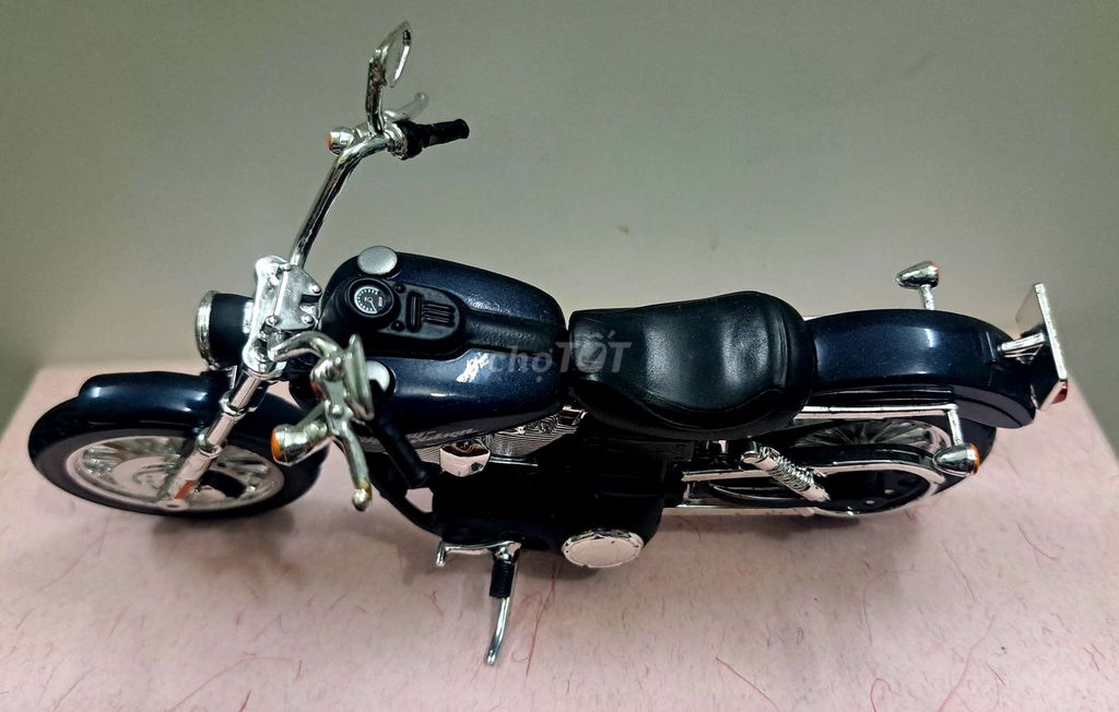 Xe motor Harley Davison, đen