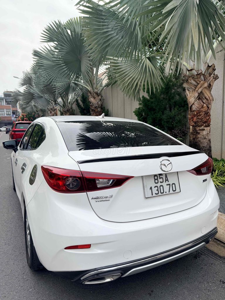 Mazda Mazda 3 белый 5 мест бензин