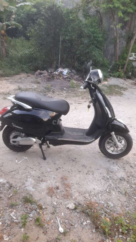 Электроскутер Vespa черный мало б/у новый