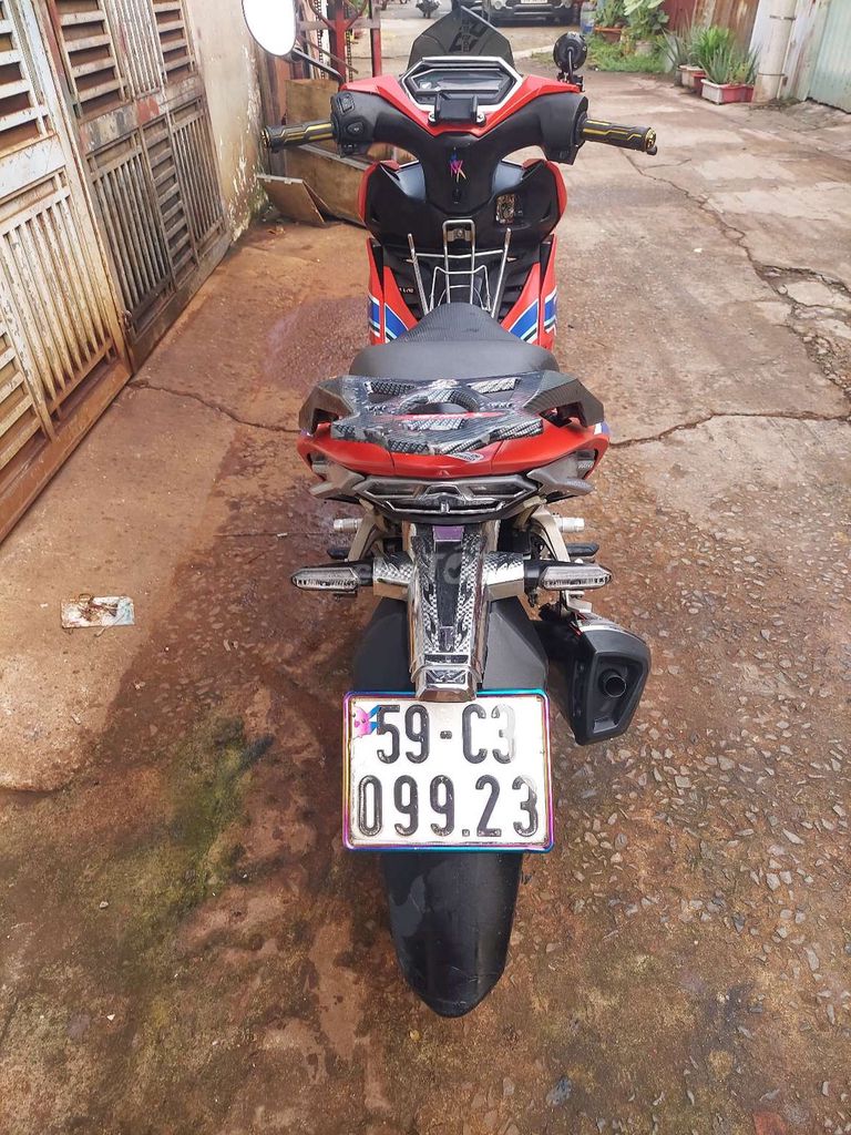 Honda Winner X красный, Вьетнам