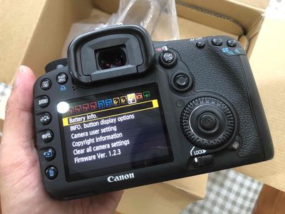 Canon 7d like new full box