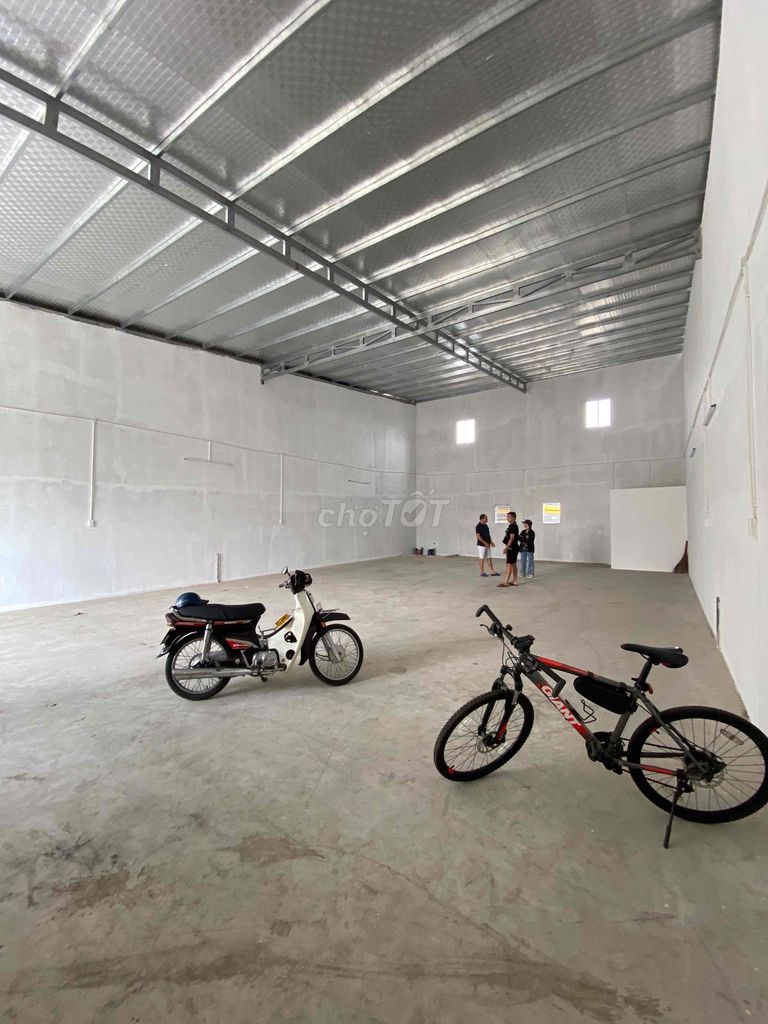 Cho thuê kho, xưởng 200m2 gần ngã tư Bà Điểm