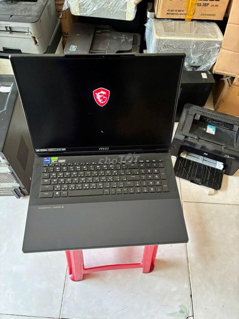 MSI Titan 18 HX A14V i9-14900HX RTX 4090 18 inch. Mua bán Laptop tại Huyện Nhà Bè Tp Hồ Chí Minh được đăng bởi Pham Kim hình 1