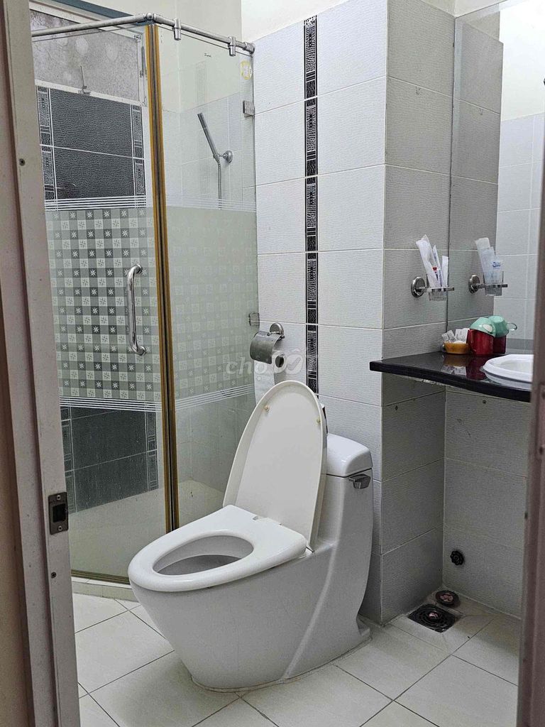 Nhà hình thật 100%. Xe hơi ngủ trong nhà. 4PN.5WC. Full nội thất