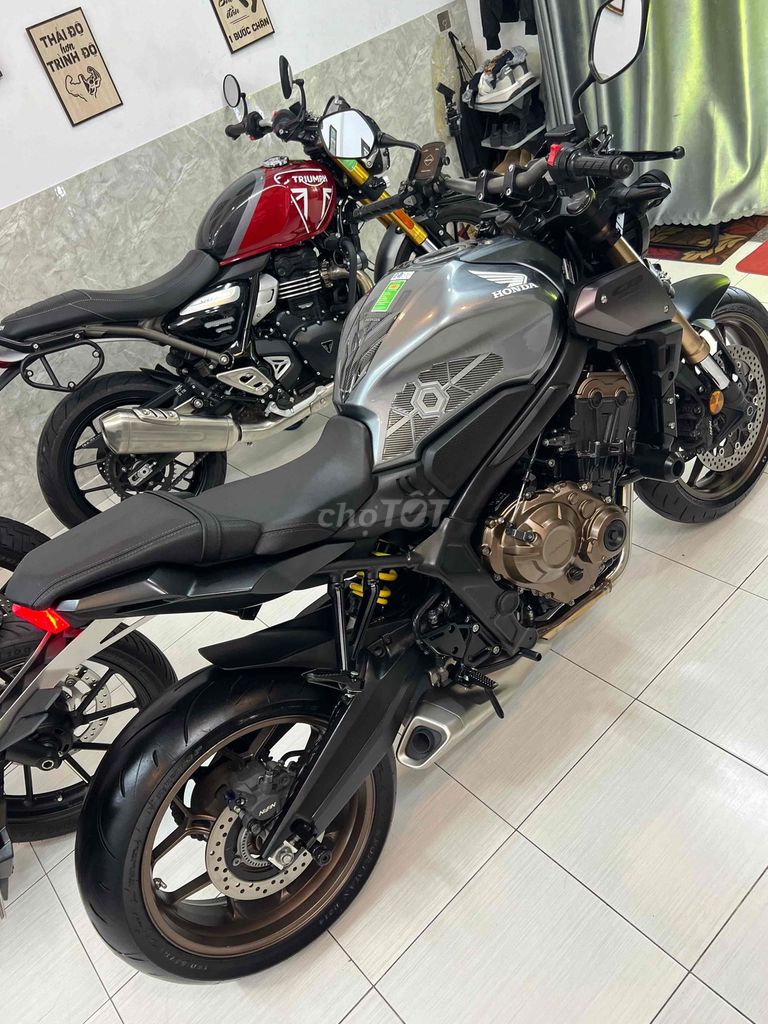 Honda CB650R 12/2022 с номерами Хошимина в идеале