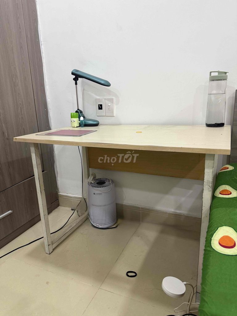 Thanh lý bộ Bàn + Ghế làm việc. Mua bán Bàn ghế tại Quận 7 Tp Hồ Chí Minh được đăng bởi Hà Dung hình 1