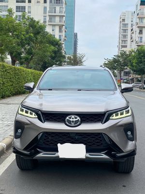 Toyota Fortuner Legender 2022 2.4 4x2 66.000 km. Mua bán Ô tô tại Quận 4 Tp Hồ Chí Minh được đăng bởi HADO