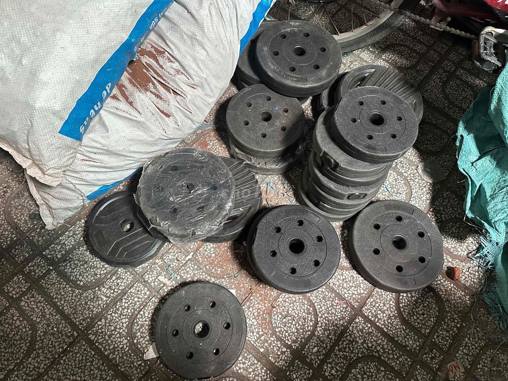 Tạ tập gym nhựa đổ xi măng. Mua bán Đồ thể thao, Dã ngoại tại Huyện Hóc Môn Tp Hồ Chí Minh được đăng bởi Trung hình 1