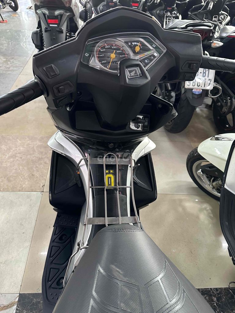 Honda Air Blade 2010 Đen Bạc vành 6 lá quá đẹp. Mua bán Xe máy tại Thành phố Huế Thừa Thiên Huế được đăng bởi Xe Máy Nhật Vy hình 2