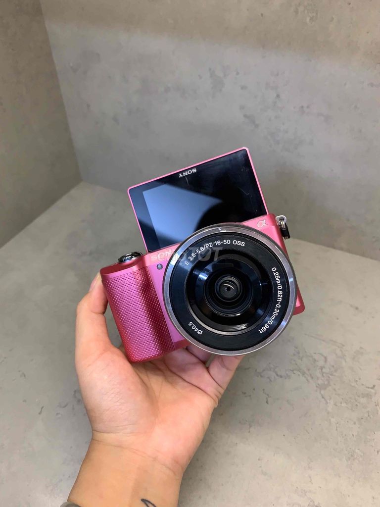 Máy ảnh Sony A5000 Hồng và trắng giá 6tr5/combo. Mua bán Máy ảnh, Máy quay tại Huyện Thanh Trì Hà Nội được đăng bởi Đoàn Nhi hình 1
