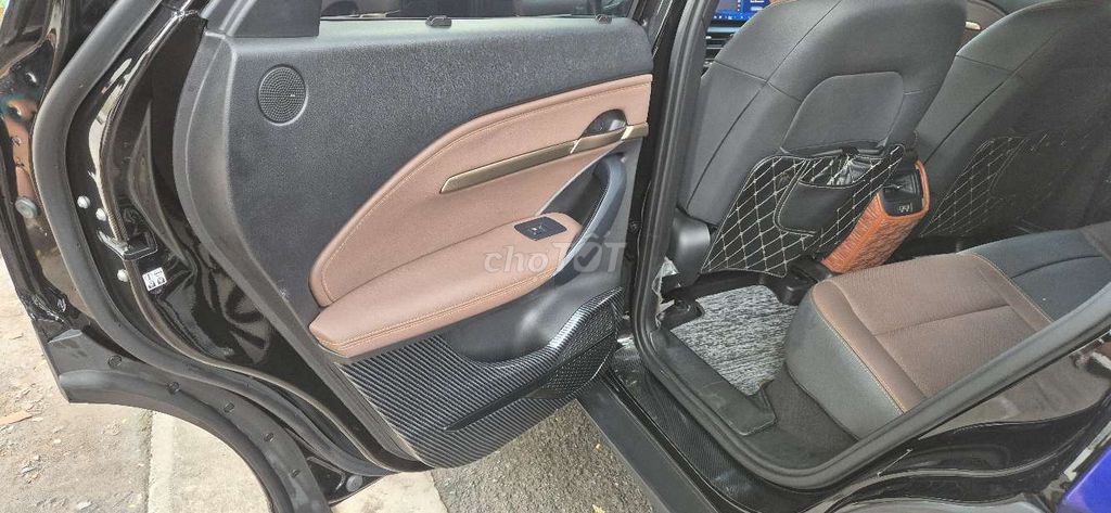 VinFast VF6 Plus 2025 черный 60000 км