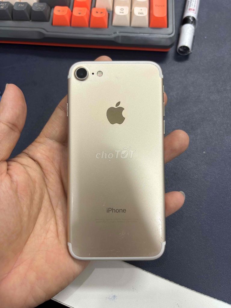 Apple iPhone 7 32GB Vàng. Mua bán Điện thoại tại Quận Hoàng Mai Hà Nội được đăng bởi Mr Đạt Vinfast hình 1