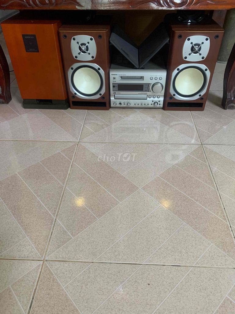 dàn âm thanh onkyo v77 có cổng quâng,blutout cd,,. Mua bán Tivi, Âm thanh tại Thành phố Huế Thừa Thiên Huế được đăng bởi phu truong hình 1
