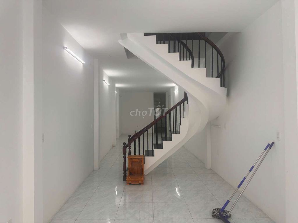 Аренда · 3 комн. · 80 м² · Quận 8, ул. Đường Đặng Chất