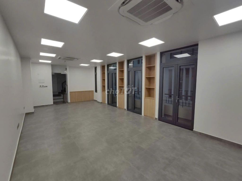 Дом с лифтом в переулке Дан Ван Нгу, Фу Нхуан, 5x20м