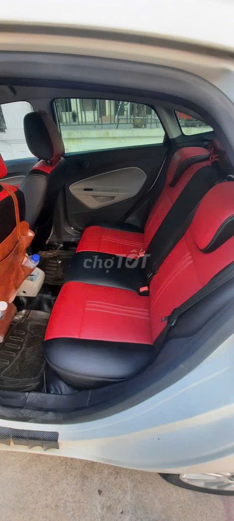 Ford Fiesta 2015 số tự động màu trắng. Mua bán Ô tô tại Huyện Đông Anh Hà Nội được đăng bởi LeXuan hình 3
