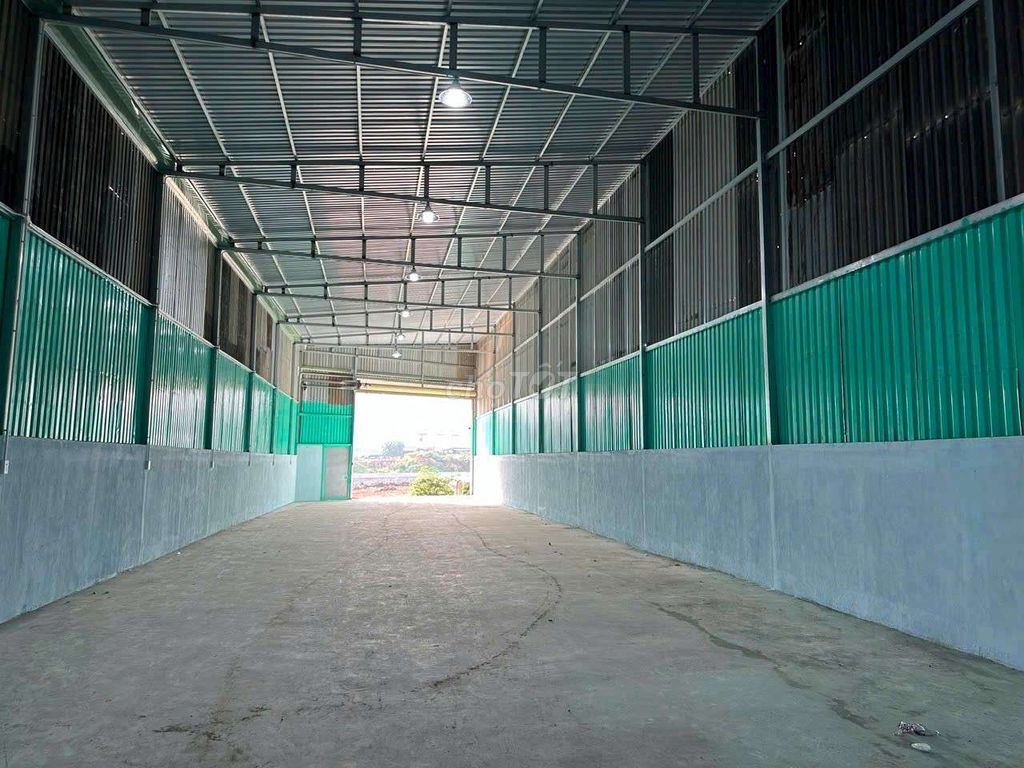 Cho thuê xưởng 500m2 có sân rộng 2// đường vườn lài