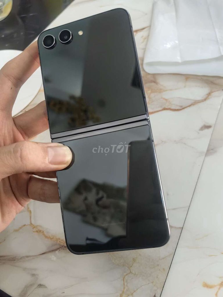 Samsung Z Flip 5 512GB Đen. Mua bán Điện thoại tại Thành phố Biên Hòa Đồng Nai được đăng bởi Nguyễn Hoàng Anh hình 1