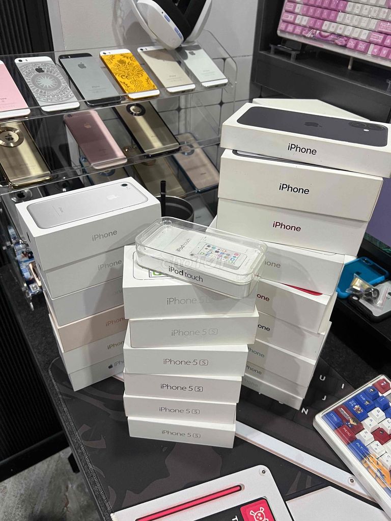 Hộp điện thoại Apple iPhone Giấy. Mua bán Phụ kiện (Màn hình, Chuột...) tại Thành phố Long Khánh Đồng Nai được đăng bởi bin le hình 1