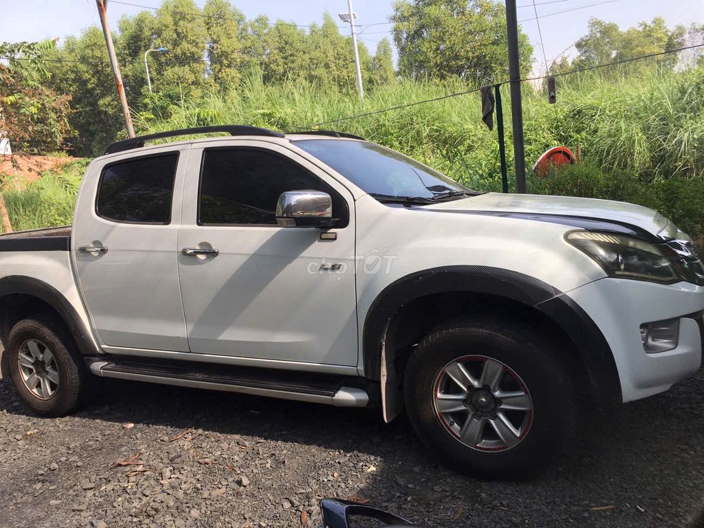 Isuzu D-Max Trắng Số sàn 5 chỗ. Mua bán Ô tô tại Thành phố Thủ Đức Tp Hồ Chí Minh được đăng bởi Pham Thi Hue hình 5