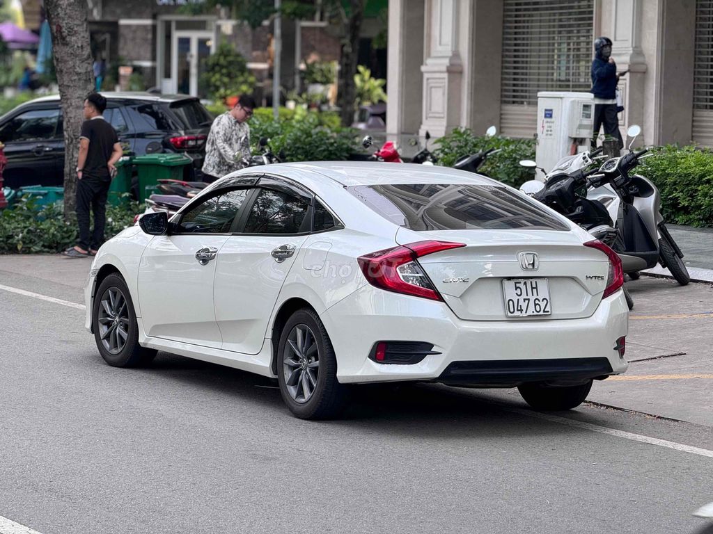 Honda Civic Белый АКПП 5 мест Бензин
