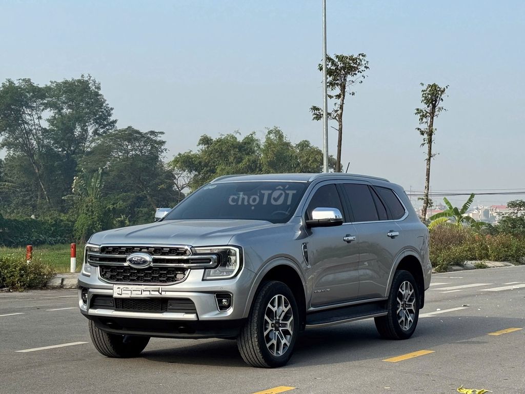 Ford Everest 4x2 Titanium 2022. Mua bán Ô tô tại Quận Long Biên Hà Nội được đăng bởi PHÚC LÂM  AUTO hình 5