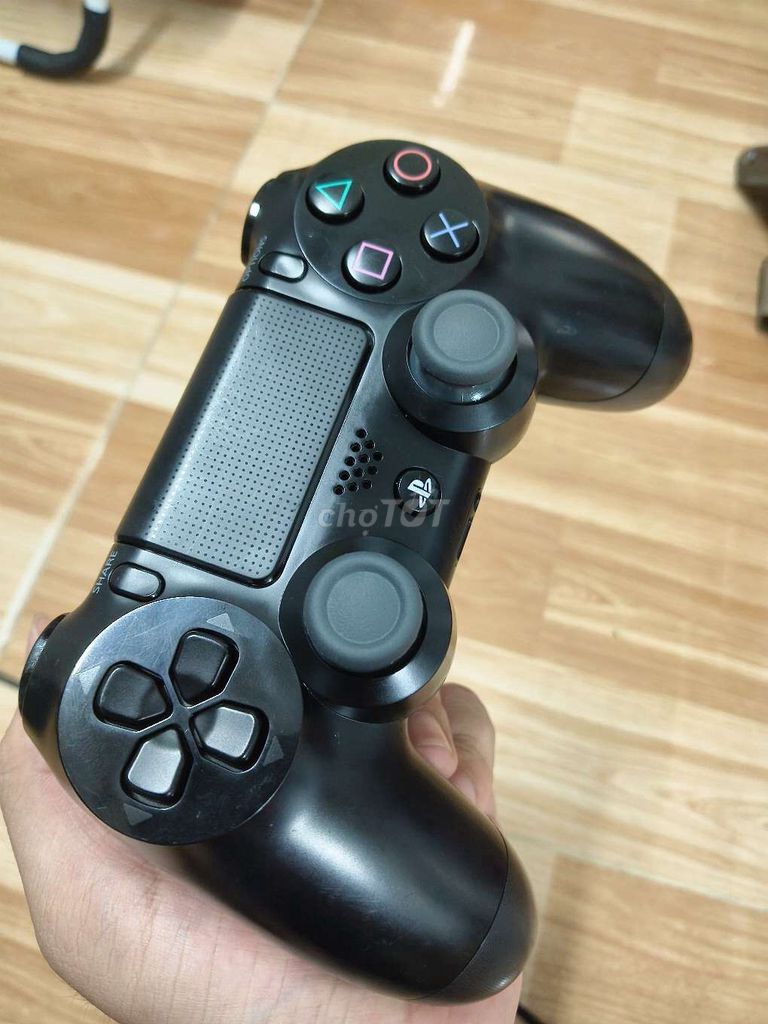 Tay cầm Sony PS4 chính hãng real đẹp keng. Mua bán Thiết bị chơi game tại Quận Ninh Kiều Cần Thơ được đăng bởi T hình 1