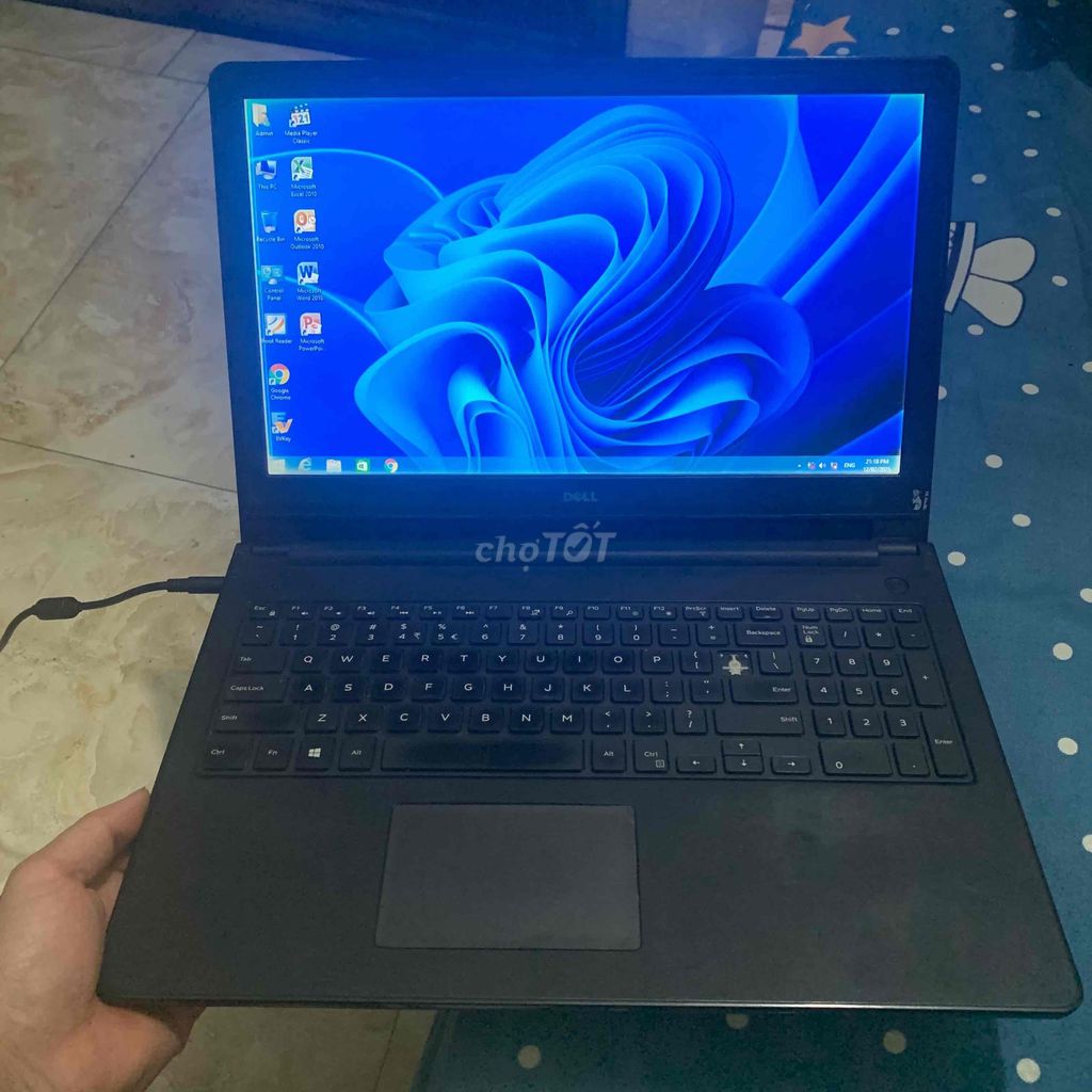 Thanh lý laptop Dell như hình còn dùng tốt giá 700