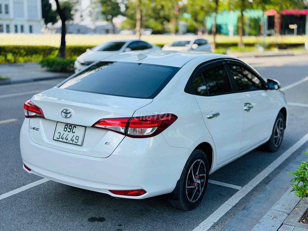 Toyota Vios E CVT 2022 белый 50000 км