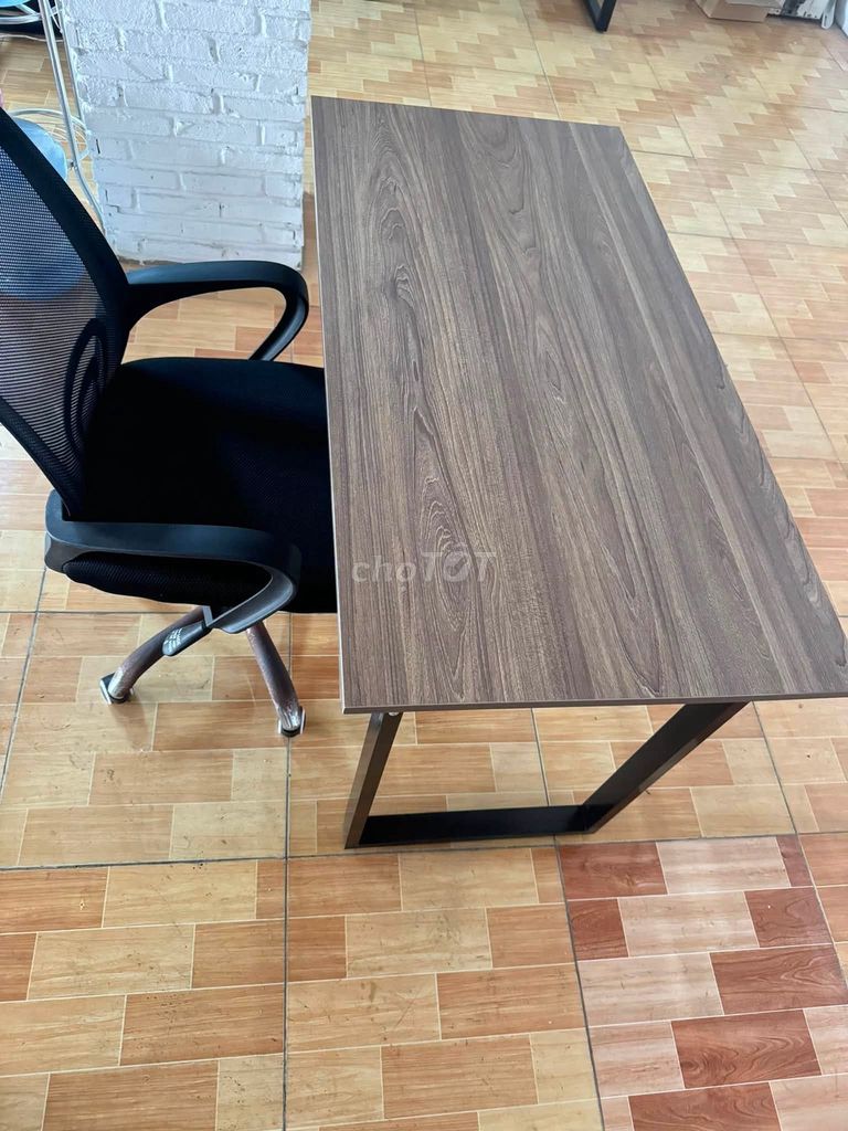 Bàn ghế văn phòng Gỗ, Kim loại Nâu, Đen, Xanh. Mua bán Đồ dùng văn phòng tại Quận Tân Phú Tp Hồ Chí Minh được đăng bởi Huuviet Huynh hình 1