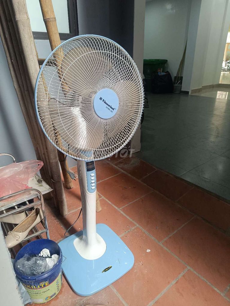 Quạt đứng Vinawind Xanh dương, Trắng Như mới. Mua bán Quạt tại Quận Đống Đa Hà Nội được đăng bởi cô Ng hình 1