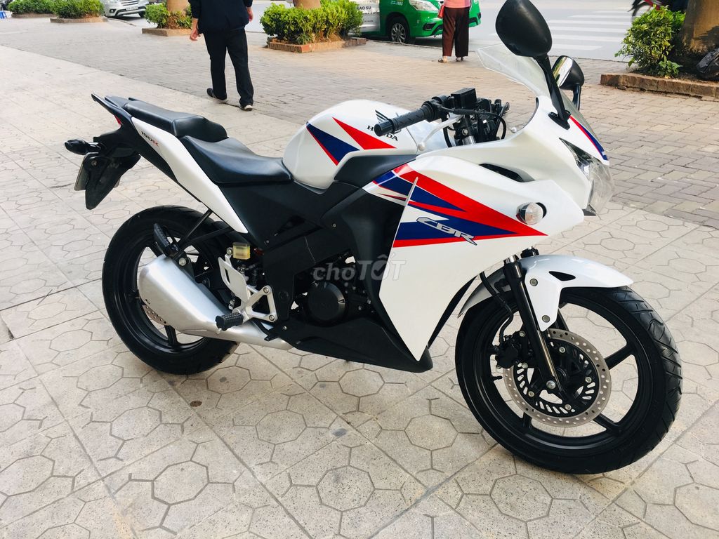 HONDA CBR 150 TRẮNG ĐỎ  ĐI ÍT GIỮ GÌN CÒN ZIN ĐÉT. Mua bán Xe máy tại Quận Nam Từ Liêm Hà Nội được đăng bởi BÍCH NGỌC hình 5