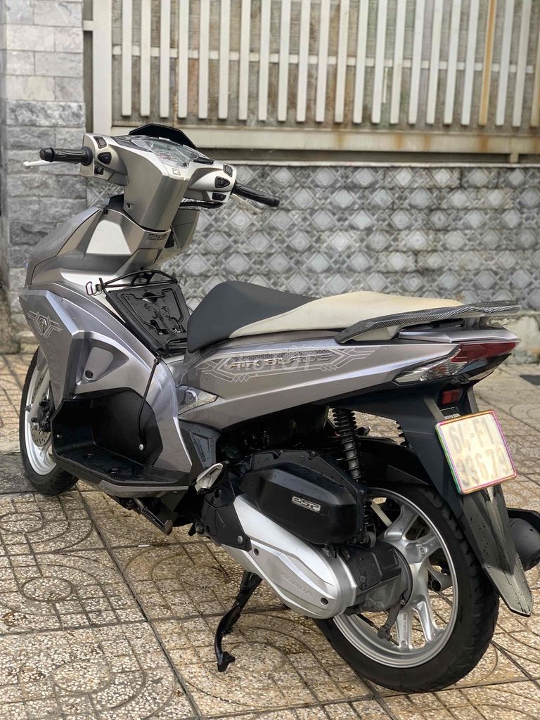 HONDA AIR BLADE 2018 khoá smarkey bs64 chính chủ. Mua bán Xe máy tại Quận Tân Phú Tp Hồ Chí Minh được đăng bởi TÂN HƯƠNG hình 4