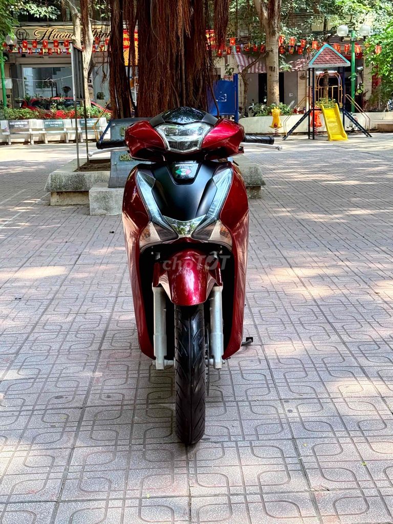 Honda SH125 CBS 2018 бордовый в отличном оригинальном состоянии
