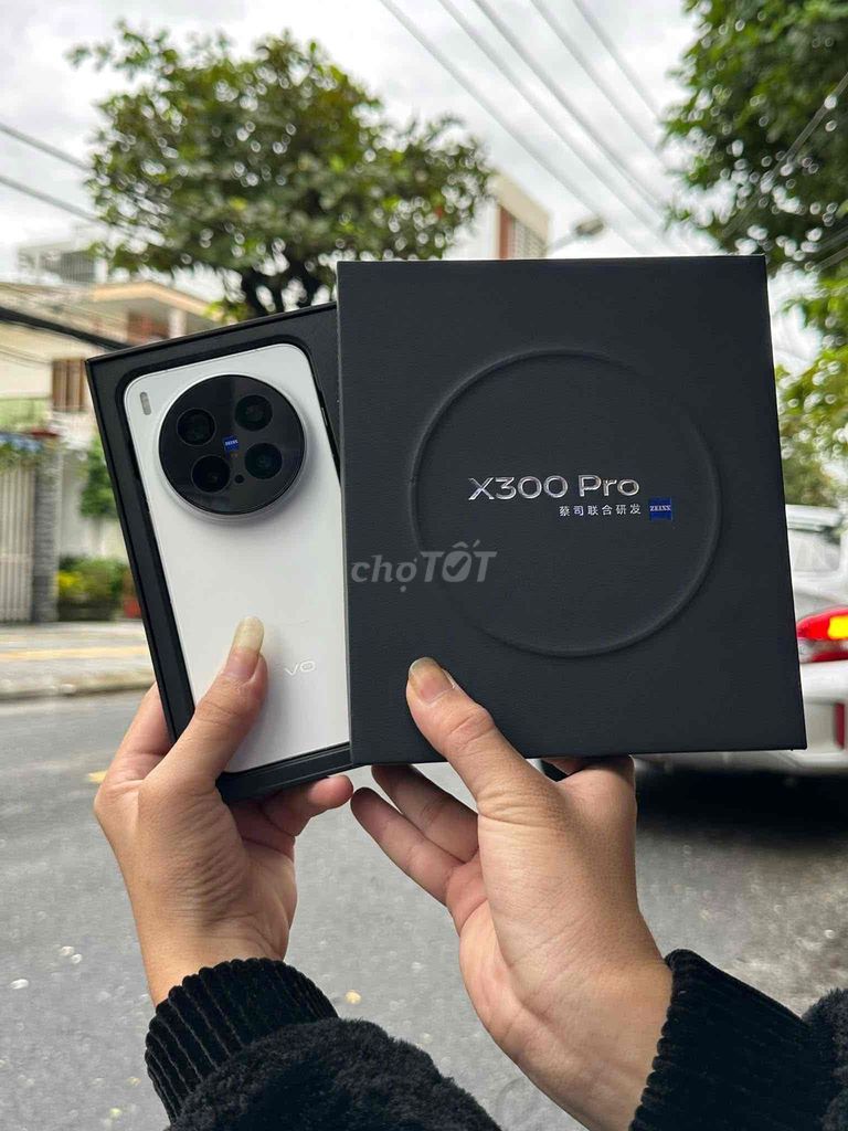 Vivo X300 Pro Trắng 256GB new lướt sạc vài lần. Mua bán Điện thoại tại Quận Thanh Khê Đà Nẵng được đăng bởi Vietphones Store 16 Kỳ Đồng hình 1