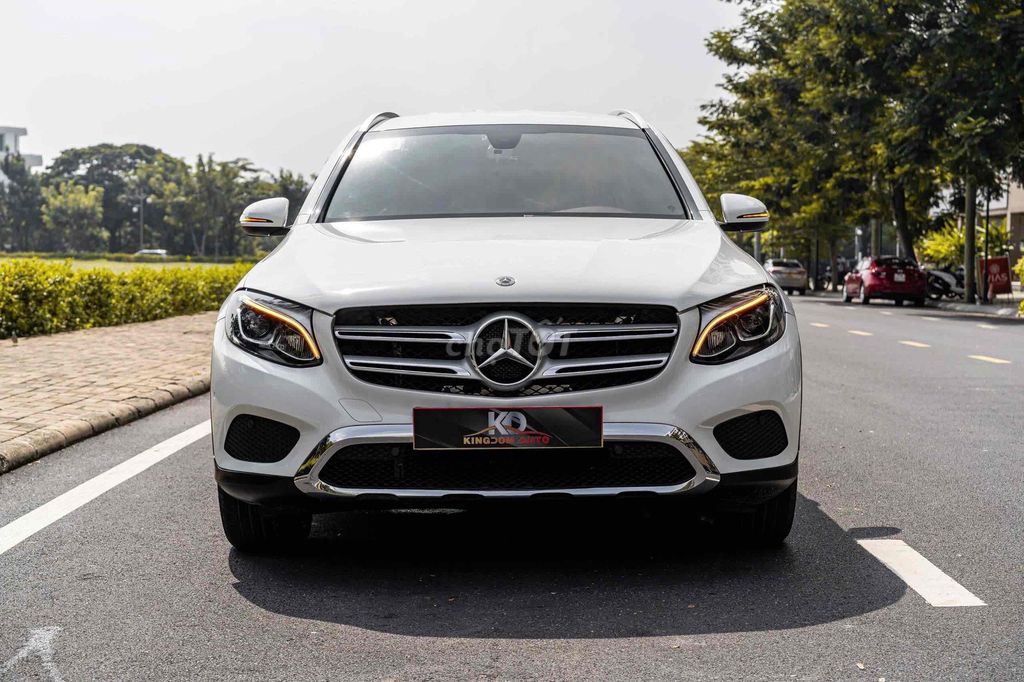 GLC200 Sx 2019 màu trắng nội thất nâu đẹp xuất sắc. Mua bán Ô tô tại Quận 7 Tp Hồ Chí Minh được đăng bởi Dương Phương hình 1