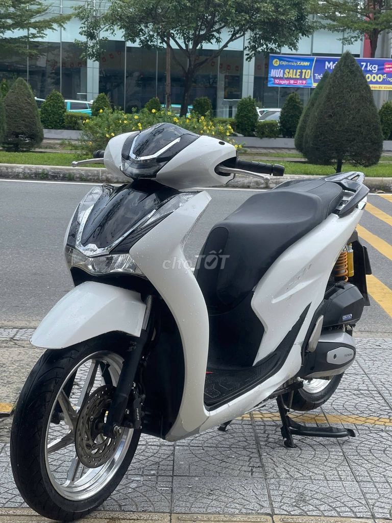 Honda SH 160 2023 Красивый белый кенг с пожертвованием
