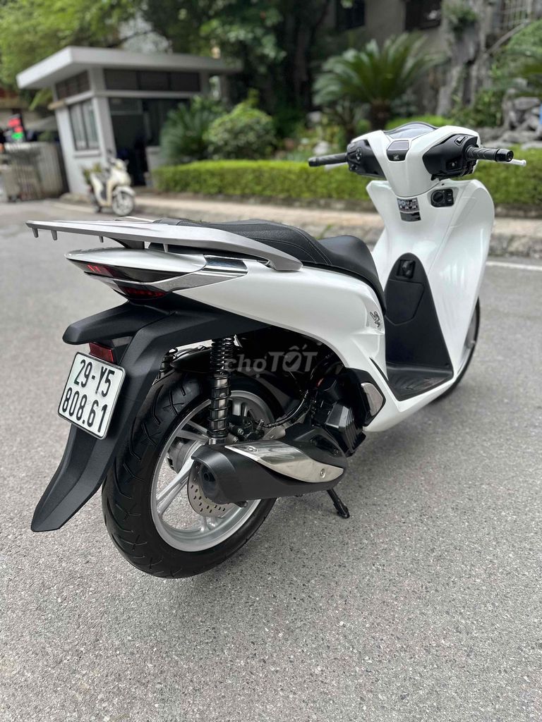Honda SH việt 2022!! 125cc phanh CBS chạy lướt. Mua bán Xe máy tại Quận Hoàng Mai Hà Nội được đăng bởi Xe Máy Quân Oanh  hình 1