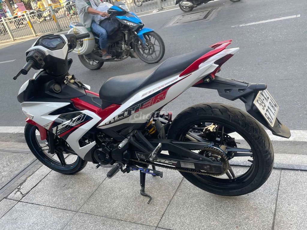 Yamaha Exciter 150 2017 Trắng Đỏ Đen. Mua bán Xe máy tại Quận Tân Phú Tp Hồ Chí Minh được đăng bởi Tuanduy hình 3