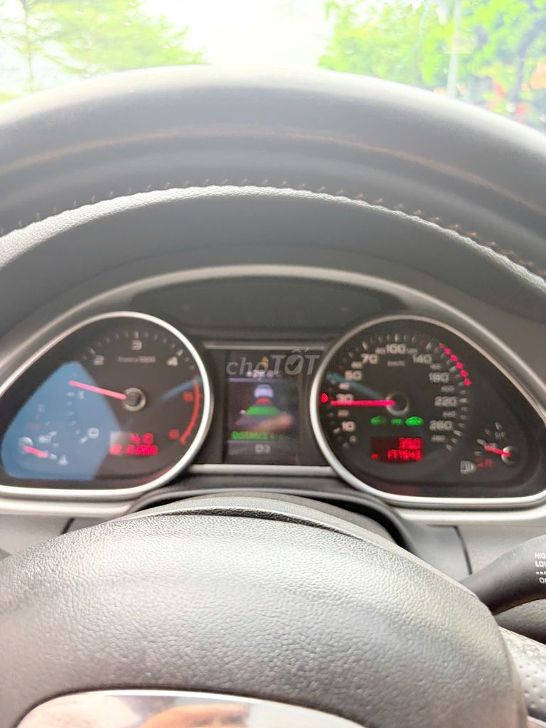 Ауди Q7 3.0TDI коричневая замша 180000 км