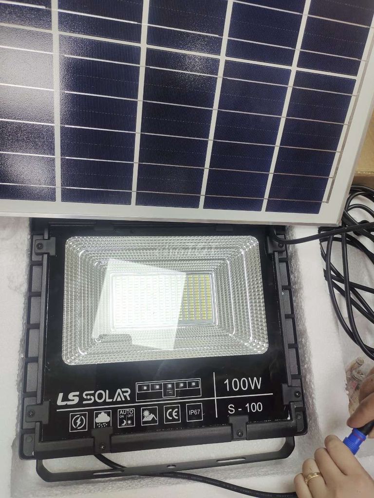 Đèn năng lượng mặt trời SL SOLAR 100W 225 LED